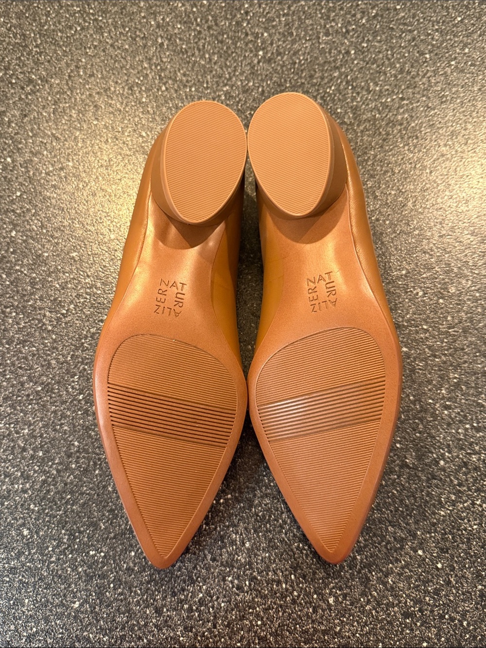 Like New Naturalizer Women's Brown Pointed-Toe Flats with Gold Chain - size 7.5 - Picture 5 of 6